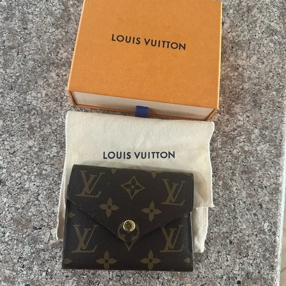 Louis Vuitton Victorine Wallet - Picture 2 of 11